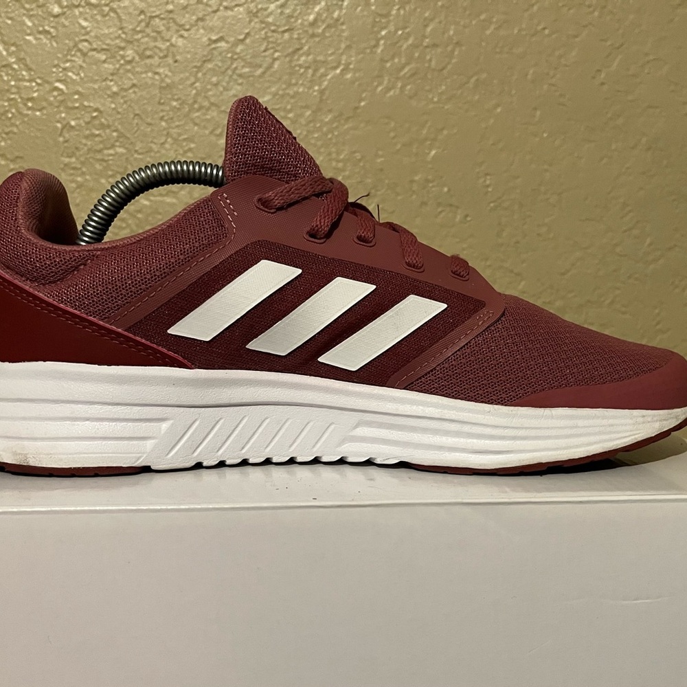 Women’s Adidas Cloudfoam Galaxy 5 Size 10 Running Shoes — Excellent Condition